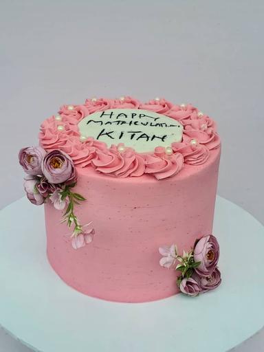 8inch by 5inch buttercream cake